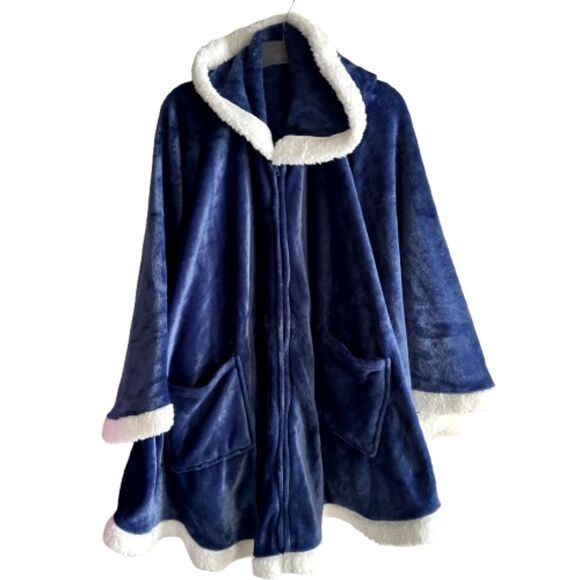 Warm & Cozy Navy Blue Sherpa Lined Blanket Cape One Size Soft Hooded Fleece #V - Picture 2 of 6